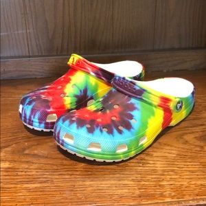 Men’s size 11 crocs classic tie-dye graphic clog